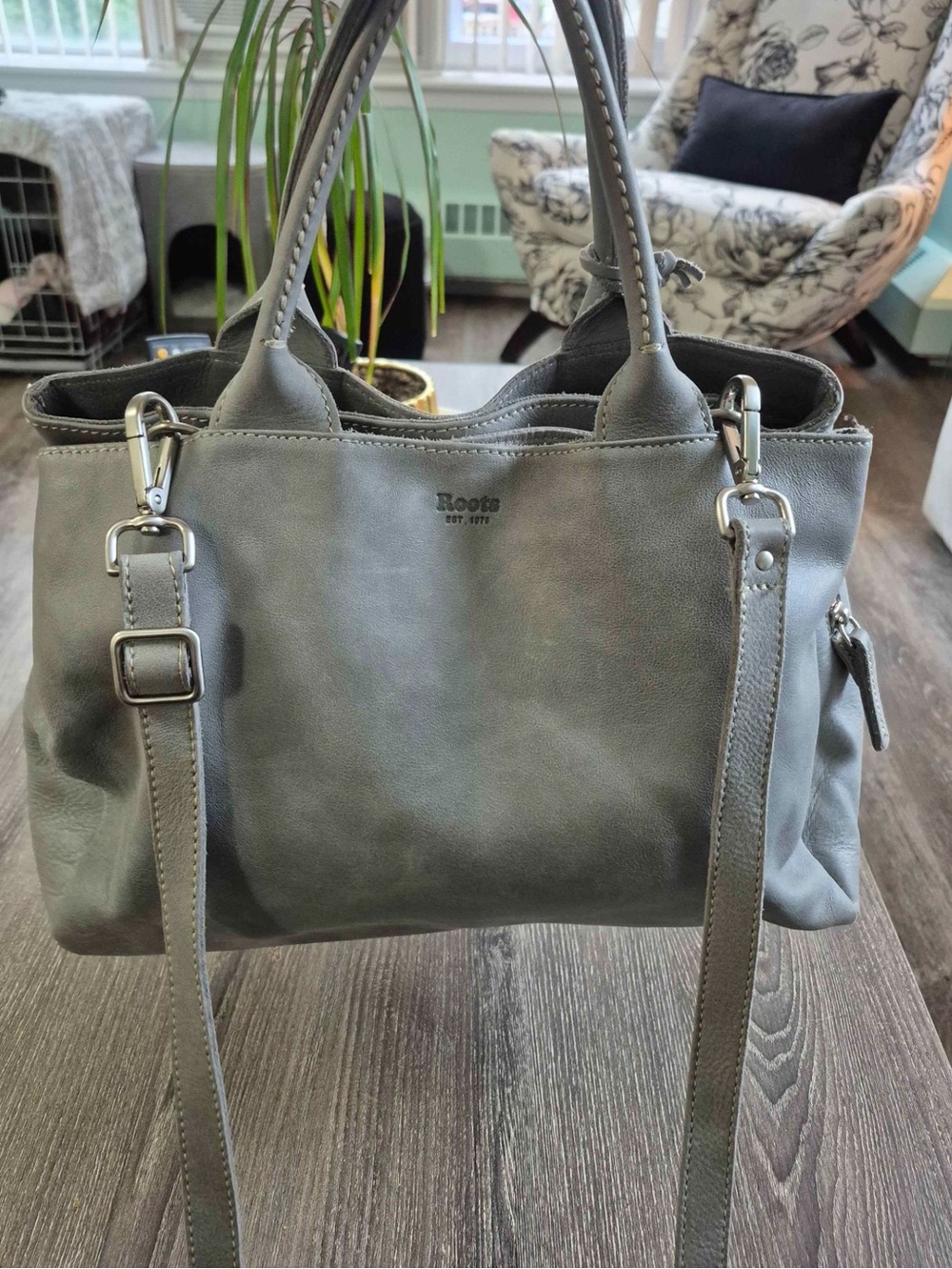 Roots Mont Royal Genuine Leather Bag  detachable straps